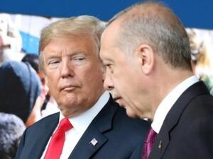 ارشيف/ الرئيس التركي رجب  طيب اردوغان (يمين) ونظيره الاميركي دونالد ترامب