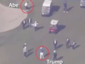 رئيس وزراء اليابان يسقط ويتدحرج اثناء لعب الغولف مع ترامب