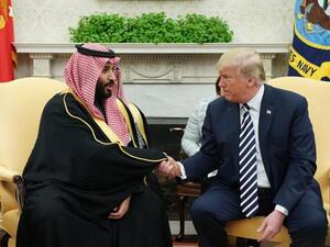 ارشيف/ الرئيس الأمريكي دونالد ترامب مرحبا بولي العهد السعودي محمد بن سلمان في البيت الابيض