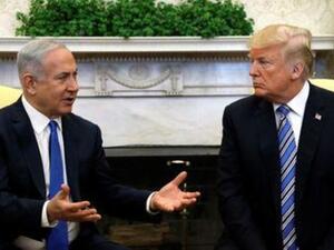 الرئيس الأمريكي دونالد ترامب (إلى اليمين) ورئيس الوزراء الإسرائيلي بنيامين نتنياهو بالبيت الأبيض في واشنطن يوم الخامس من مارس آذار 2018
