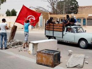 محتجون يطالبون بوظائف في تطاوين بجنوب تونس
