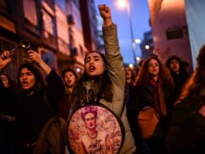 تظاهرة ضد نتيجة الاستفتاء، في اسطنبول

