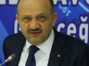 وزير الدفاع التركي فكري إشيق