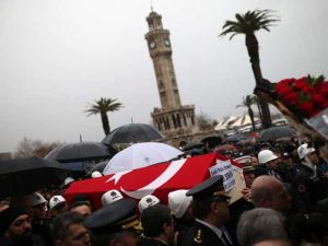 تركيا تشيع شرطيا "احبط مجزرة جديدة”