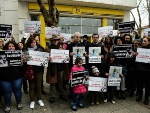 صحافيون اتراك يتظاهرون من اجل الافراج عن زملاء لهم
