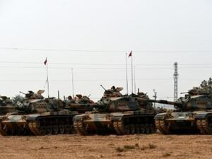 تركيا تواصل إرسال تعزيزات عسكرية إلى حدودها مع سوريا