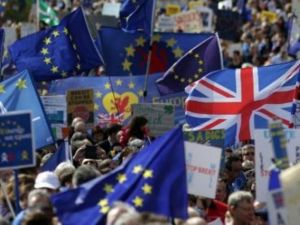 عشرات آلاف المتظاهرين في لندن ضد الخروج من الاتحاد الاوروبي
