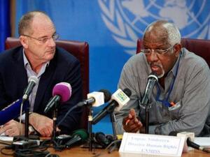 ديفيد شيرر، بعثة حفظ السلام التابعة للأمم المتحدة في جنوب السودان (في اليسار) ويوجين نيندوريرا، مدير قسم حقوق الإنسان في البعثة
