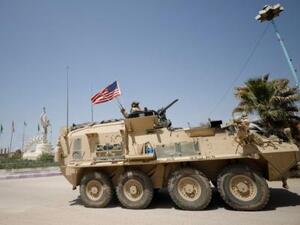 مركبة تابعة للجيش الأمريكي في بلدة عامودا شمال سوريا
