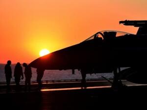 مقاتلة اميركية على متن حاملة الطائرات ايزنهاور في شرق المتوسط

