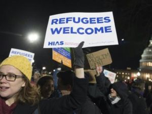 تظاهرة امام المحكمة العليا في واشنطن رفضا لقرار الرئيس ترامب 
