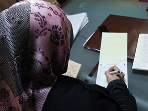 القضاء الاسباني يسمح لموظفة مطار بارتداء الحجاب