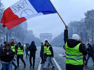 محتجو "السترات الصفراء" ينزلون إلى الشوارع للأسبوع الخامس على التوالي

