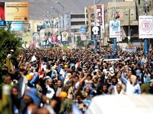 يمنيون يتظاهرون في صنعاء ضد الحصار الذي يفرضه التحالف العربي بقيادة السعودية على اليمن 
