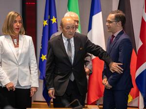 Iran's FM Mohammad Javad Zarif (2nd R), France's FM Jean-Yves Le Drian (2nd L), Germany FM Heiko Maas (R), EU High Representative for Foreign Affairs Federica Mogherini and Britain's Foreign Secretary arrive for a meeting of EU/E3 with Iran in Brussels on May 15, 2018. (Olivier Matthys/ AFP)