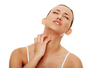 الأكزيما الدهنية هو مرض جلدي مزمن يصيب سطح الجلد ويظهر على شكل قشور دقيقة