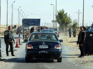 Egyptian police examine cars at a checkpoint in North Sinai. (AFP/File)