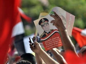 EGYPT, Cairo : Egyptian opponents of deposed president Mohamed Morsi hold up a poster of army chief General Abdel Fattah el-Sisi on July 26, 2013 during a protest in Cairo. AFP PHOTO/MOHAMED EL-SHAHED