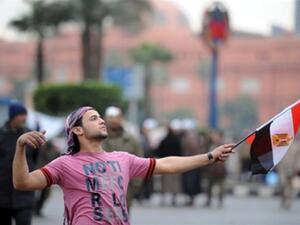 المصريون يصرون على محاكمة مبارك 