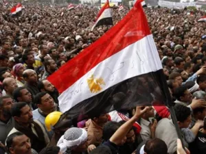 متظاهرون في ميدان التحرير يطالبون برحيل مبارك/أ.ف.ب