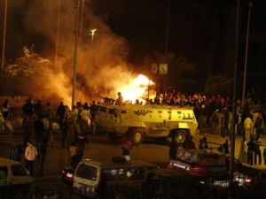 من المواجهات الطائفية بين المسلمين والأقباط على خلفية إحراق كنيستين في إمبابا 