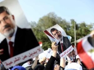 مصر: مرسي لا يريد أن يدافع عنه أحد 