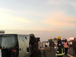  حادث انقلاب حافلة يقودها آسيوي على طريق الهجرة السريع (المدينة المنورة – مكة المكرمة) 