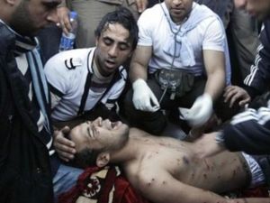 احد المصابين خلال الاحتجاجات في القاهرة