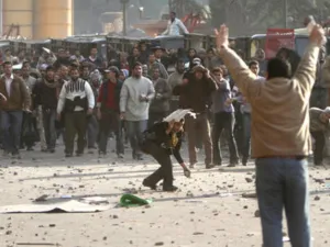 المحتجون تعرضوا لهجوم ضار شنه انصار مبارك
