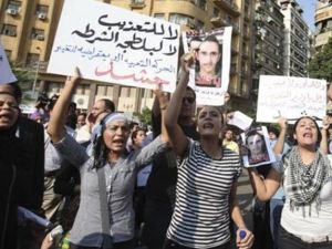 متظاهرون في وسط القاهرة