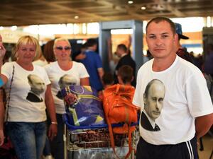 Russian tourists wearing Putin shirts at the airport in Sharm El-Sheikh, November 6 2015. (AFP/Mohamed El Shahed)