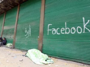 استعمل المتظاهرون مواقع التواصل الاجتماعي في تنظيم صفوفهم 