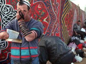 يهود يحيون مولد أبو حصيرة في مصر