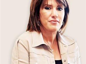 هدى عبدالناصر تؤكد بأن الرئيس القادم يجب أن يكون له صلاحيات كاملة تحت رقابة برلمانية