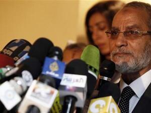 محمد بديع المرشد العام لجماعة الاخوان المسلمين في مؤتمر صحفي في القاهرة