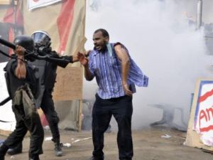 الامارات والبحرين تتفهمان موقف التحرك لفض الاعتصامات