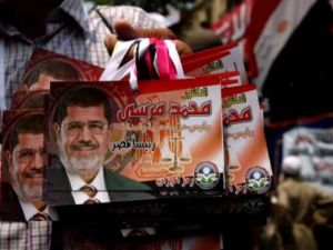 مصريون يحتفلون باعلان مرسي رئيسا/ا.ف.ب