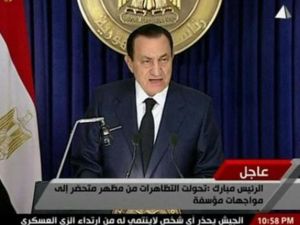 مبارك خلال القائه خطابه مساء الاثنين