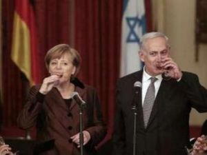 نتانياهو خلال مؤتمر صحفي مع المستشارة الالمانية انغيلا ميركل