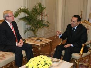 مبارك وراد في اثناء لقائهما السبت في القاهرة