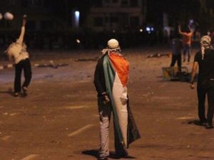 من المواجهات أمام السفارة الإسرائيلية في القاهرة