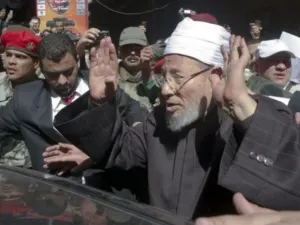 القرضاوي يلقي خطبته في ميدان التحرير في القاهرة
