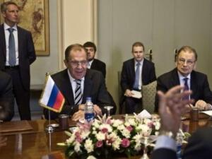 Egyptian Foreign Minister Nabil Fahmi and his Russian counterpart Sergey Lavrov give a press conference on November 14, 2013 in the Egyptian capital, Cairo. [bbcimg]