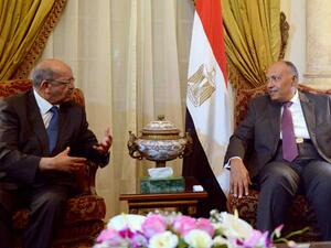 وزير الخارجية المصري سامح شكري ونظيره الجزائري عبد القادر