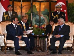 الرئيسان المصري عبدالفتاح السيسي والسنغافوري تون تان