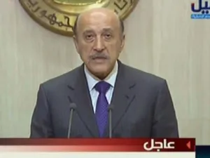 صورة من تلفزيون النيل الحكومي لنائب الرئيس عمر سليمان يلقي كلمته ليل الخميس
