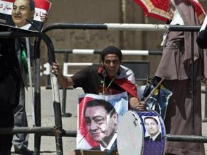 الشباب المصريين الذين قادوا الانتفاضة ضد نظام حسني مبارك بلغ بهم الاحباط انهم اصبحوا يتساءلون "هل قمنا بثورة؟"./الصورة لـ أ.ف.ب