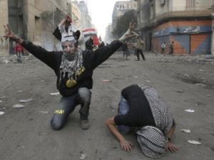 متظاهرون في ميدان التحرير