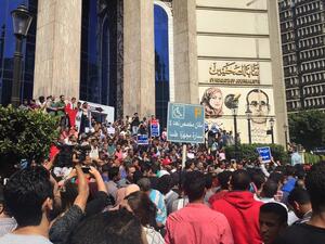 Ahram's editorial hit out at the interior ministry's "several mistakes in this past period, concluding with its unfortunate behavior against the right[s] of journalists and media workers." (Twitter)

(Twitter)