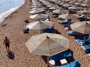 Egypt’s tourism industry, a vital source of foreign currency, has been hit hard following a series of crises in recent months. (File photo)